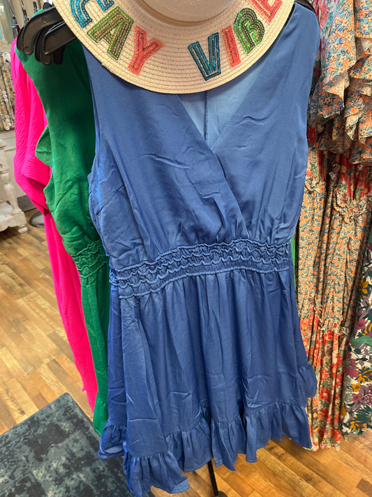 Blue dress or green dress